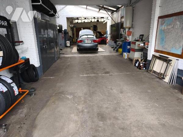 À VENDRE ? Maison avec grand hangar ? Emplacement stratégique ? Potentiel professionnel ou pers...