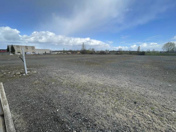 Ensemble de locaux d’activités sur 1,12 ha