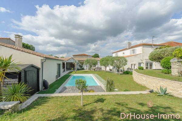 Maison à vendre 10 pièces de 300 m²