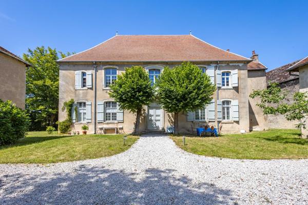 Ancienne maison de Maître de forge du XVIII éme siècle – 335 m² – Parc clos de 5 425 m² et dépendances