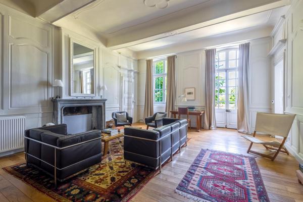 Ancienne maison de Maître de forge du XVIII éme siècle – 335 m² – Parc clos de 5 425 m² et dépendances