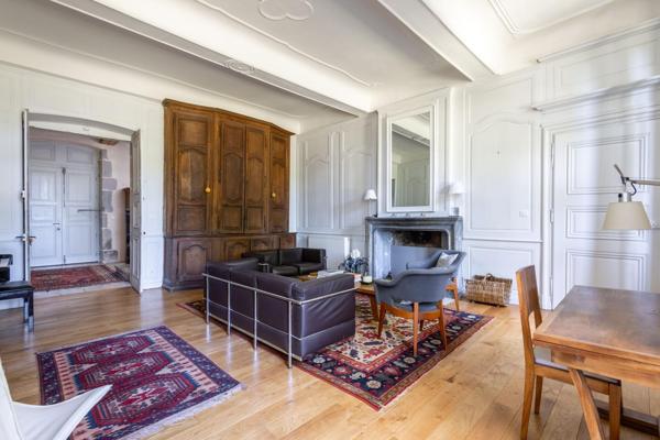 Ancienne maison de Maître de forge du XVIII éme siècle – 335 m² – Parc clos de 5 425 m² et dépendances