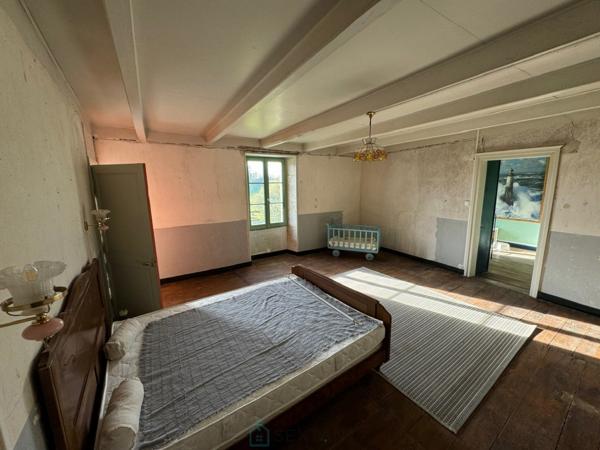 Maison de centre bourg en bord de rivière