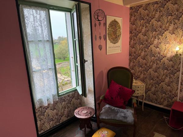 Maison de centre bourg en bord de rivière