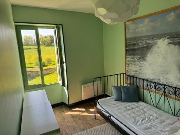 Maison de centre bourg en bord de rivière