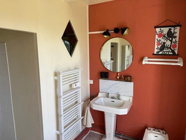 Maison de centre bourg en bord de rivière