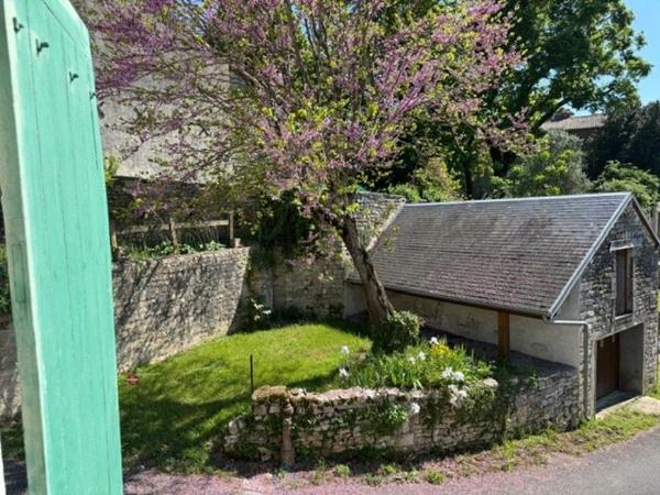Maison de centre bourg en bord de rivière