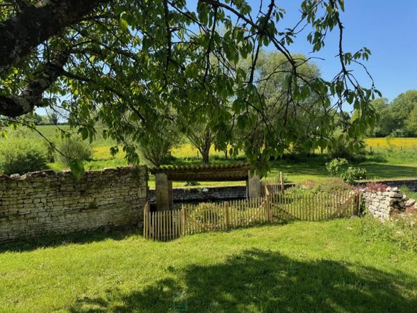 Maison de centre bourg en bord de rivière