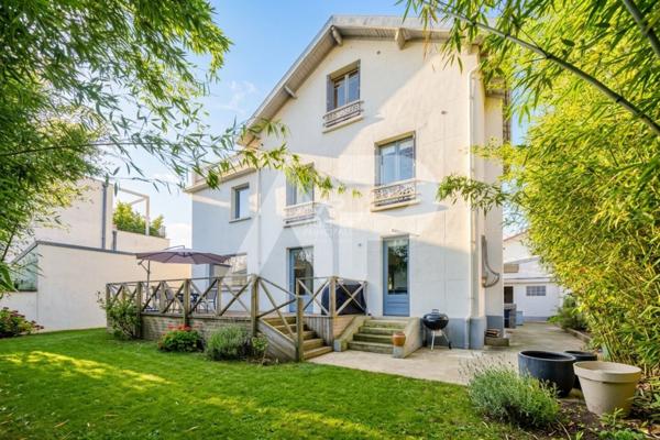 SEVRES RIVE DROITE - MAISON FAMILIALE 5 chambres €1 330 000 ** - Référence 668-S