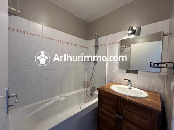 Location                                                      Appartement
                        
                     2 pièces                      50 m2                     à Savigny-le-Temple