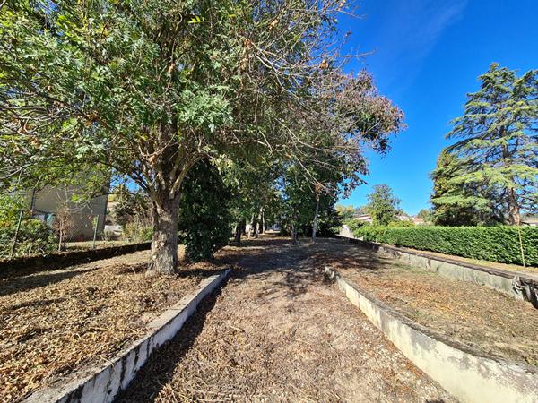 Demeure de caractère au coeur de Clairac avec joli parc arboré