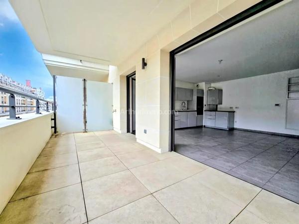 Vente                                                      Appartement
                        
                     3 pièces                      64 m2                     à Le Perreux-sur-Marne