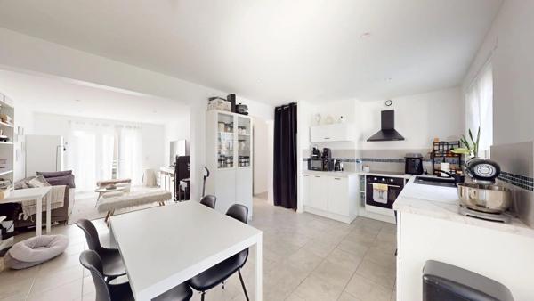 Vente                                                      Maison
                        
                     6 pièces                      107 m2                     à Pontault-Combault