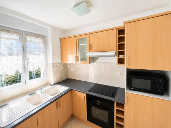 ✨ LIVRY-GARGAN – QUARTIER DANTON–VAUBAN – APPARTEMENT 2 PIÈCES – 41,06 m² – DERNIER ÉTAGE – ASCENSEUR – BOX PRIVATIF – BALCON PLEIN OUEST – RÉSIDENCE DE STANDING ✨
Un véritable coup de cœur au sein d'une résidence de standing !

Vous recherchez un appartement lumineux, parfaitement entretenu, situé au dernier étage d'une résidence récente avec ascenseur, balcon et box privatif ? Ce bien réunit tous les critères les plus recherchés et saura vous séduire dès la première visite.

Idéalement situé dans le quartier recherché Danton–Vauban à Livry-Gargan, au 3ᵉ et dernier étage avec ascenseur d'une résidence de standing construite en 2000, parfaitement entretenue et sécurisée, ce superbe appartement 2 pièces de 41,06 m² Loi Carrez offre un cadre de vie privilégié, alliant confort, luminosité et fonctionnalité.

Le quartier Danton–Vauban est particulièrement apprécié pour son environnement résidentiel calme, sa qualité de vie et sa proximité immédiate des écoles, commerces, transports, services et espaces verts, permettant de profiter d'un quotidien agréable tout en restant proche de tout.

Un espace de vie lumineux et convivial

Dès l'entrée, vous serez accueilli par un hall disposant d'un grand placard de rangement, idéal pour optimiser votre espace.

Vous découvrirez ensuite une superbe pièce de vie de près de 23 m², baignée de lumière grâce à sa magnifique exposition plein Ouest. Le séjour, ouvert sur une cuisine aménagée et équipée, crée un espace chaleureux, moderne et convivial, parfait pour recevoir famille et amis ou simplement profiter d'un quotidien confortable.

Le balcon, véritable prolongement du séjour, vous permettra de prendre vos repas en extérieur, de profiter du soleil jusqu'en fin de journée ou simplement de vous détendre dans un environnement calme.

Un espace nuit confortable

La chambre, parfaitement agencée, dispose d'un placard intégré, offrant un espace de rangement appréciable.

L'appartement comprend également :

Une salle d'eau fonctionnelle.
Des toilettes indépendantes.
Une distribution optimisée, sans perte d'espace.
Des prestations qui font la différence

L'appartement est en parfait état général et bénéficie de nombreux équipements recherchés.

Les prestations :

✅ Résidence de standing construite en 2000
✅ Résidence sécurisée avec visiophone et doubles portes d'accès sécurisées
✅ 3ᵉ et dernier étage avec ascenseur
✅ Appartement parfaitement entretenu
✅ Séjour / cuisine d'environ 23 m²
✅ Exposition plein Ouest
✅ Balcon
✅ Cuisine aménagée et équipée
✅ Volets roulants électriques sur l'ensemble des fenêtres
✅ Placard dans l'entrée
✅ Placard dans la chambre
✅ Chauffage électrique individuel
✅ Fibre optique
✅ Box privatif fermé

Un box privatif particulièrement soigné

Le bien est vendu avec un box fermé privatif, entièrement peint au sol et sur les murs, équipé d'un éclairage, offrant un espace particulièrement propre, sécurisé et idéal pour stationner votre véhicule tout en conservant une capacité de stockage supplémentaire.

Informations complémentaires
Surface Loi Carrez : 41,06 m²
Résidence construite en 2000
Charges de copropriété : 91 € / mois
DPE : C (159 kWh/m²/an)
GES : B (6 kg CO₂/m²/an)

Prix de vente : à compléter
Taxe foncière : à compléter

Pourquoi cet appartement est-il une véritable opportunité ?

Ce bien réunit aujourd'hui les critères les plus recherchés par les acquéreurs :

✔ Quartier recherché Danton–Vauban
✔ Résidence de standing récente et sécurisée
✔ 3ᵉ et dernier étage avec ascenseur
✔ Appartement très lumineux grâce à son exposition plein Ouest
✔ Belle pièce de vie d'environ 23 m²
✔ Cuisine aménagée et équipée
✔ Balcon idéalement exposé
✔ Chambre avec placard intégré
✔ Placard dans l'entrée
✔ Volets roulants électriques
✔ Fibre optique
✔ Chauffage individuel électrique
✔ Box fermé, peint et éclairé
✔ Excellent état général
✔ Faibles charges de copropriété (91 €/mois)
✔ Très bonne performance énergétique (DPE C)

Un bien où il ne vous restera plus qu'à poser vos valises

Que vous soyez primo-accédant, jeune actif, investisseur ou à la recherche d'un appartement confortable dans une résidence de qualité, ce bien représente une excellente opportunité.

Sa luminosité, son agencement optimisé, son excellent état d'entretien, son box privatif et son emplacement recherché en font un appartement particulièrement attractif sur le marché de Livry-Gargan.

Une visite s'impose !

Les appartements offrant un tel niveau de prestations sont peu fréquents sur le secteur.

N'attendez plus pour venir découvrir ce bien. Contactez-moi dès aujourd'hui afin d'organiser votre visite. Un coup de cœur est possible dès les premières minutes.

Julien Monteleone
Manager – BSK Immobilier

📞 07 71 32 69 50
