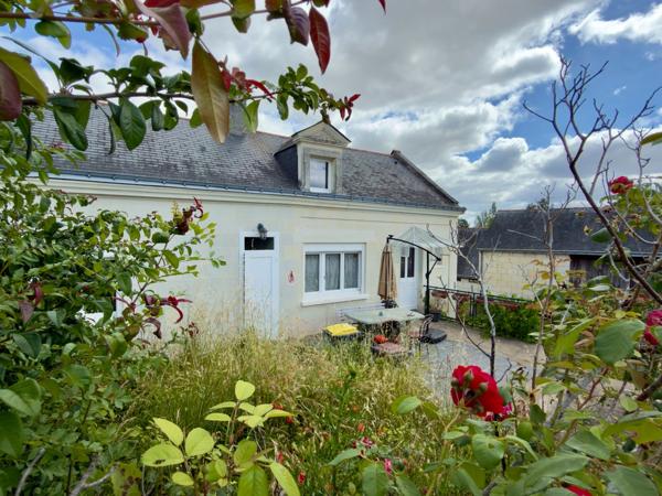 LES ROSIERS SUR LOIRE, Maison en pierre à rénover de 84m²/120m² développables avec dépendances et jardin.