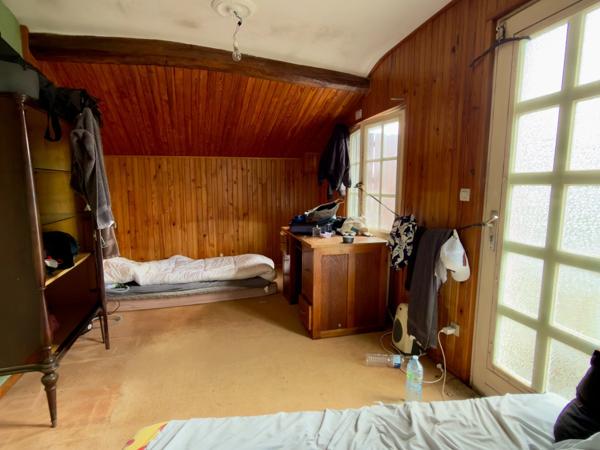 LES ROSIERS SUR LOIRE, Maison en pierre à rénover de 84m²/120m² développables avec dépendances et jardin.