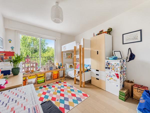 Appartement
         4 pièces
        - 78 m² Exclusivité 575 000 € *