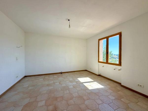 Maison individuelle - 2 Chambres - Terrain de 535 m² - 83300 Draguignan - Réf 87301393