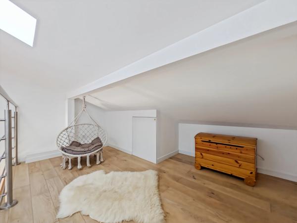 Chalet rénové à vendre, 5 pièces, EVIAN LES BAINS (74) au calme avec piscine, face au lac Léman