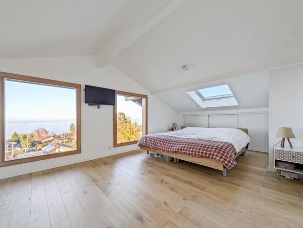 Chalet rénové à vendre, 5 pièces, EVIAN LES BAINS (74) au calme avec piscine, face au lac Léman