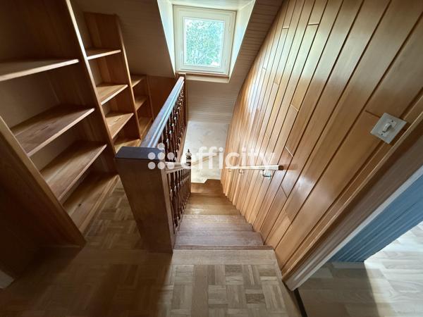 Maison
         6 pièces
        - 125 m² 343 500 € *