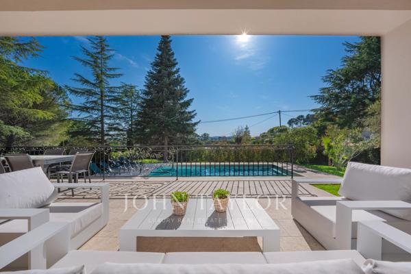 Villa entièrement rénovée proche de Valbonne