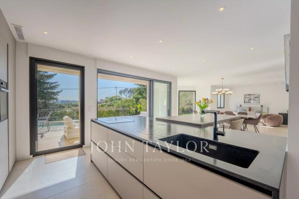 Villa entièrement rénovée proche de Valbonne