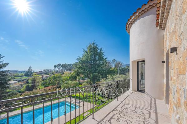 Villa entièrement rénovée proche de Valbonne