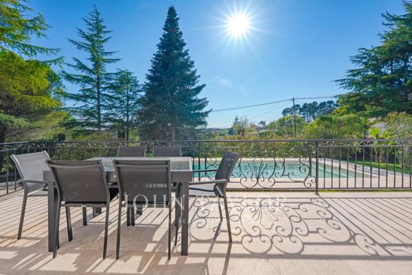 Villa entièrement rénovée proche de Valbonne