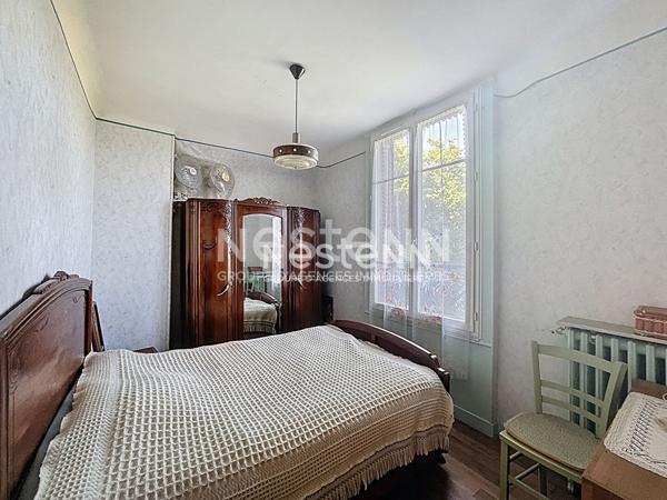 A vendre maison à Morangis avec terrain pouvant être divisé, dans un secteur calme et pavillonnaire proche des commerces et des écoles