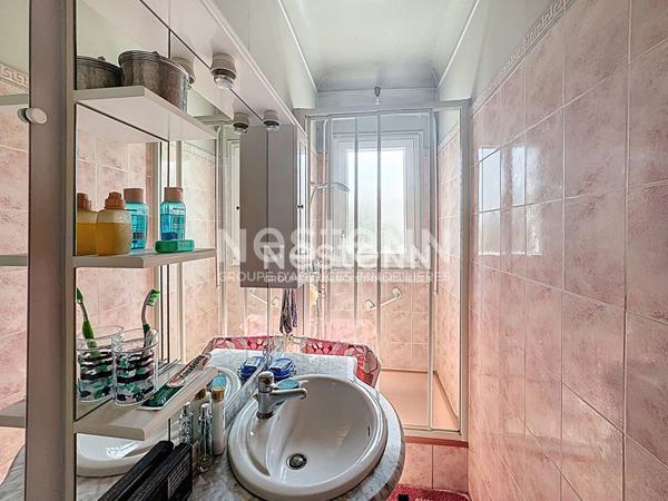 A vendre maison à Morangis avec terrain pouvant être divisé, dans un secteur calme et pavillonnaire proche des commerces et des écoles