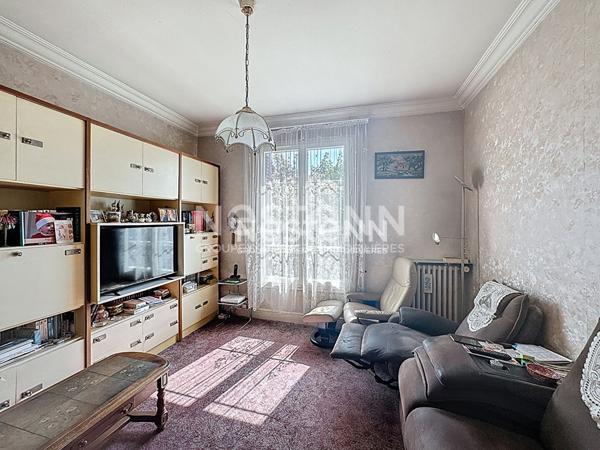 A vendre maison à Morangis avec terrain pouvant être divisé, dans un secteur calme et pavillonnaire proche des commerces et des écoles