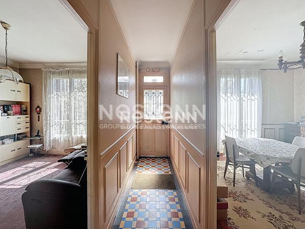 A vendre maison à Morangis avec terrain pouvant être divisé, dans un secteur calme et pavillonnaire proche des commerces et des écoles