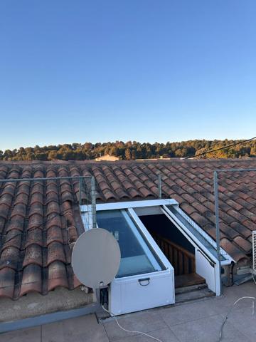 Appartement rénové avec toit-terrasse T2 situé dans la commune de Cabries