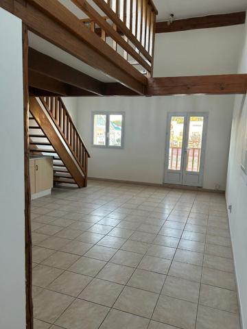 Appartement rénové avec toit-terrasse T2 situé dans la commune de Cabries