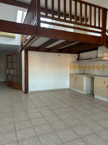 Appartement rénové avec toit-terrasse T2 situé dans la commune de Cabries