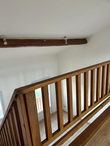 Appartement rénové avec toit-terrasse T2 situé dans la commune de Cabries