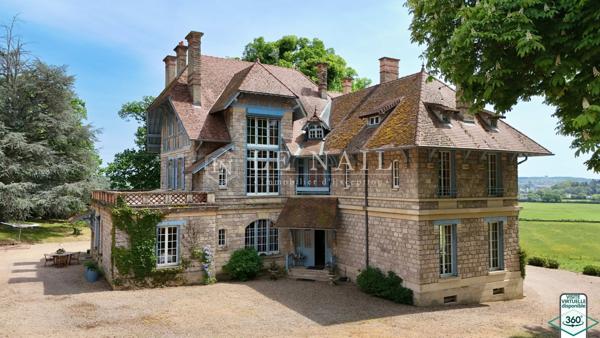 Elégante propriété de caractère avec vue dominante, gîte indépendant et piscine, en Saône-et-Loire