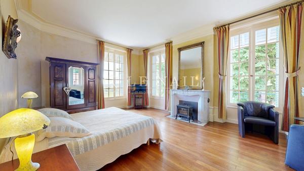 Elégante propriété de caractère avec vue dominante, gîte indépendant et piscine, en Saône-et-Loire