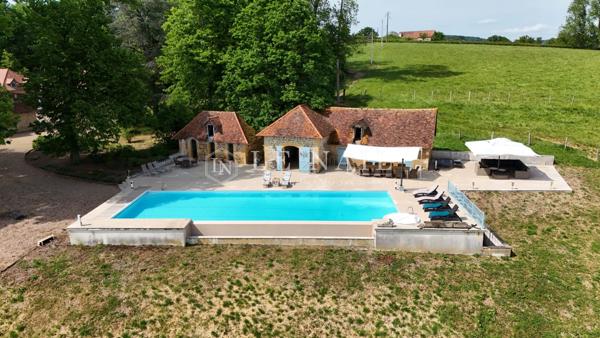 Elégante propriété de caractère avec vue dominante, gîte indépendant et piscine, en Saône-et-Loire