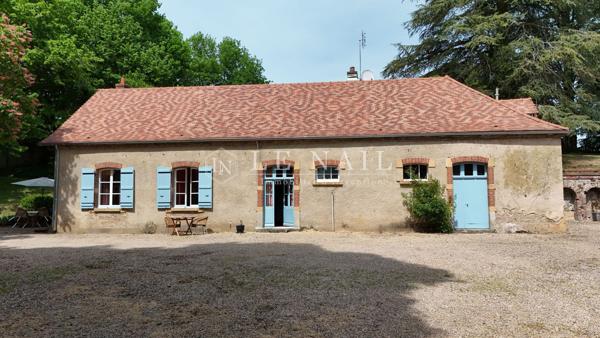 Elégante propriété de caractère avec vue dominante, gîte indépendant et piscine, en Saône-et-Loire