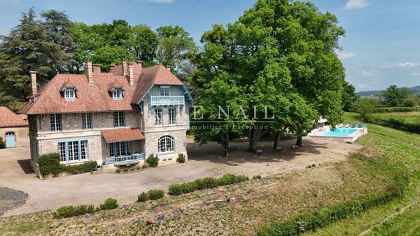 Elégante propriété de caractère avec vue dominante, gîte indépendant et piscine, en Saône-et-Loire