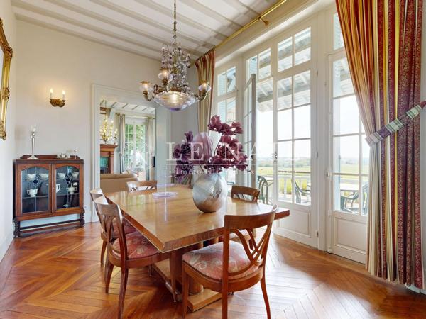 Elégante propriété de caractère avec vue dominante, gîte indépendant et piscine, en Saône-et-Loire
