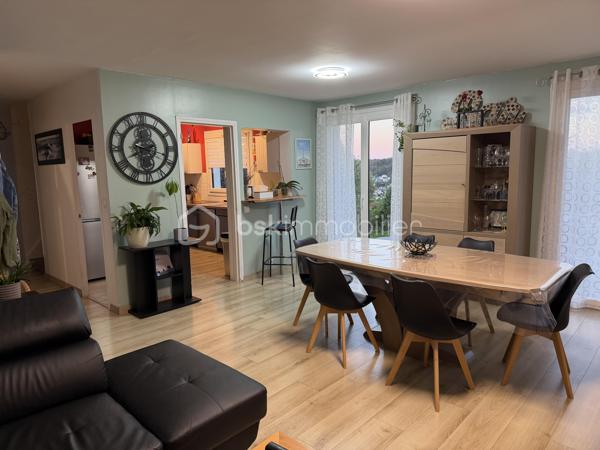 Découvrez cette belle maison de famille aux volumes généreux,pensée pour partager, recevoir et profiter pleinement de chaque instant ! En plein centre ville de montivilliers avec toutes les commodités . Des l entrée vous serez séduit par ses espaces de vie conviviaux et sa belle luminosité. La maison propose 5 chambres ( dont deux en bas ) avec sdd  wc et dressing. 1 er étage 3 chambres sdb wc rangements . Le cœur de la maison s articule autour d un séjour salon très chaleureux avec son poêle à bois ,sa cuisine ouverte équipée et aménagée. À l extérieur une grande terrasse en bois exposée plein sud sans vis à vis vous invite à profiter des beaux jours. Son jardin arboré avec vue dégagée. Un sous sol complet ( deux voitures atelier salle de sport ou jeux lingerie) vient compléter l ensemble  . Une maison généreuse et conviviale pour famille à la recherche d espace et confort en plein centre de montivilliers. À découvrir sans tarder ! 💐