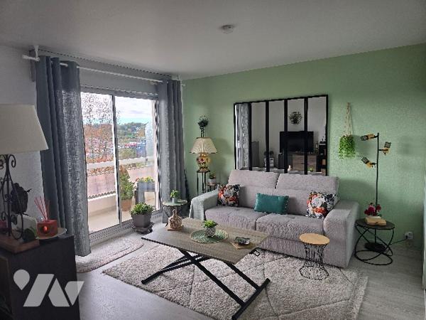 Un studio de 29 m2 à proximité des commerces.