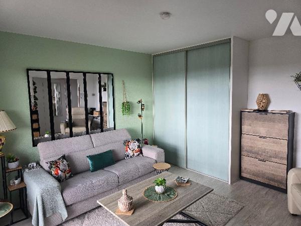 Un studio de 29 m2 à proximité des commerces.