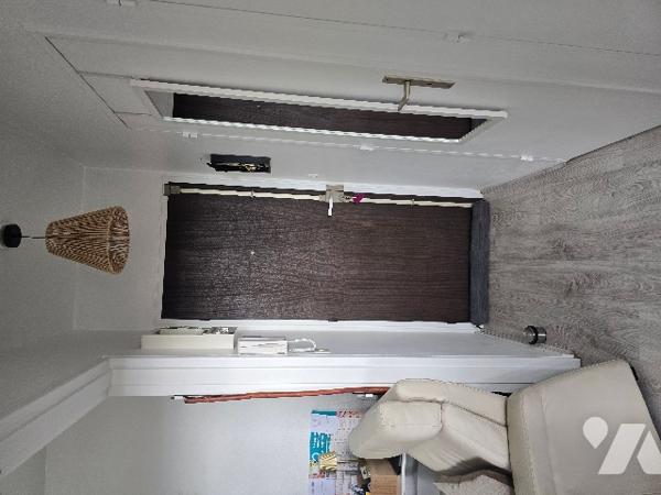 Un studio de 29 m2 à proximité des commerces.