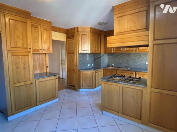 CHAMBERY CENTRE -  T5/6 5ème étage avec garage double