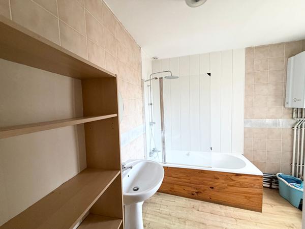 A louer  secteur Gambetta Appartement T3 meublé 1er étage de 68m2