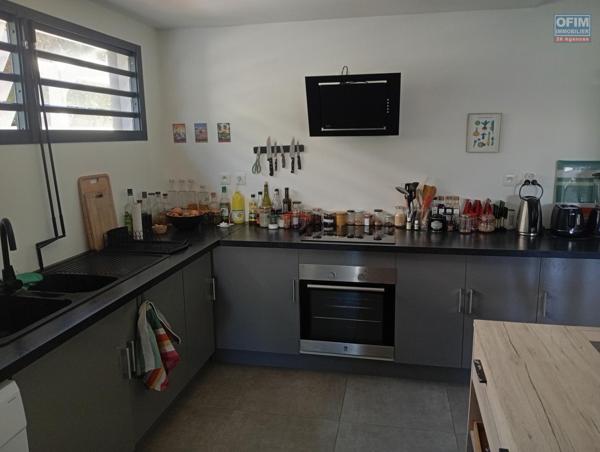 A LOUER APPARTEMENT F3 EN REZ DE JARDIN DE 79 M2 DE SURFACE DANS UNE RESIDENCE RECENTE A LA SALINE LES HAUTS